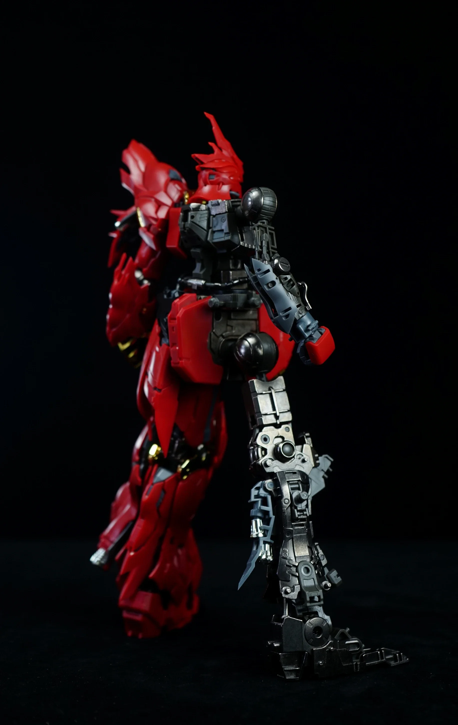 Железные игрушки, детали метал – обзор и цена Model Kit Nemesis